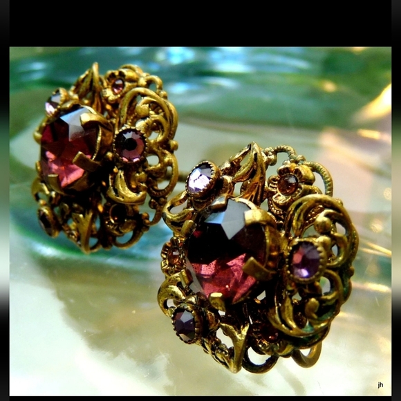 Jewelry - BEAUTIFUL VTG SIGNED CZECH BRASS FILIGREE PURPLE GLASS RHINESTONE EARRINGS!